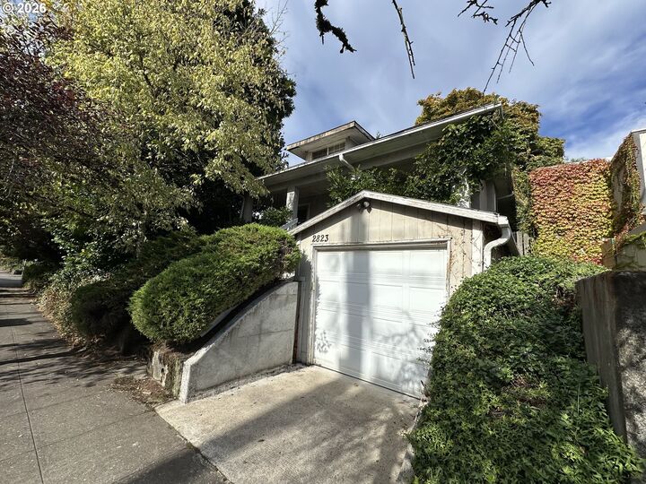 Property Photo:  2823 N Killingsworth St  OR 97217 