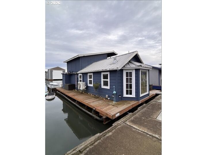 Property Photo:  11860 N Jantzen Dr  OR 97217 