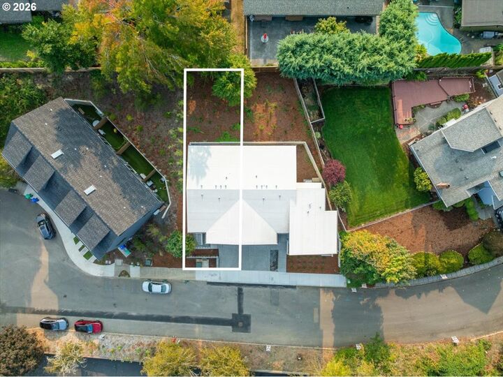 Property Photo:  9818 SW 34th Pl  OR 97219 