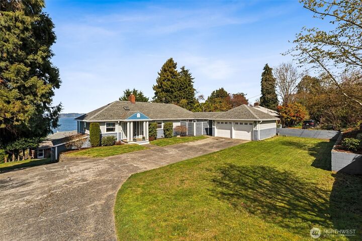 Property Photo:  8424  East Side Drive NE  WA 98422 