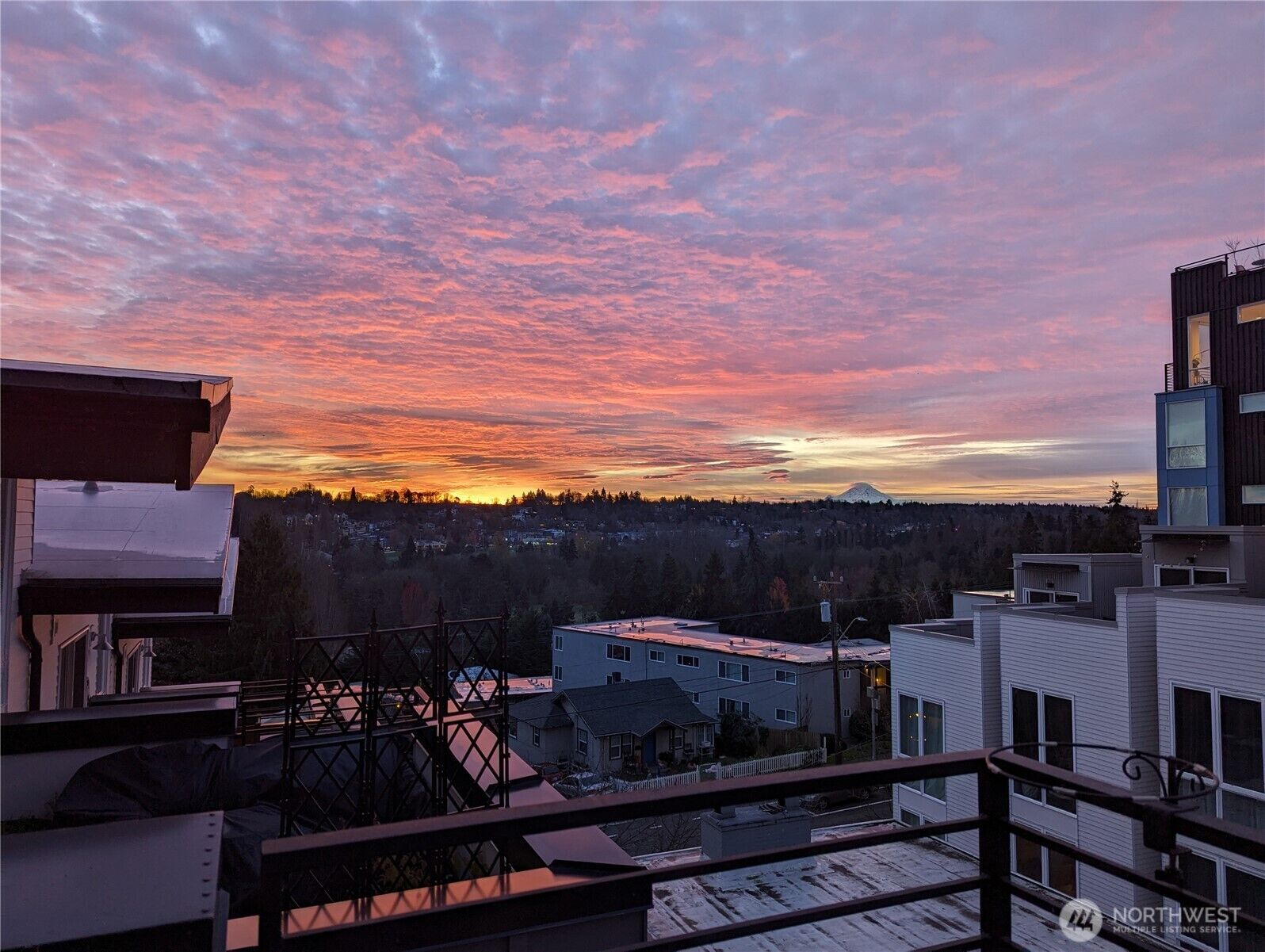 Property Photo:  3070 SW Avalon Way G  WA 98126 