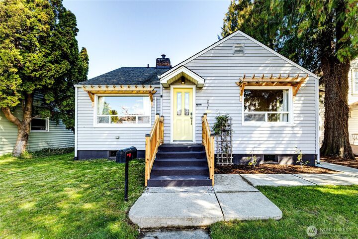 Property Photo:  231 W Fourth Street  WA 98362 
