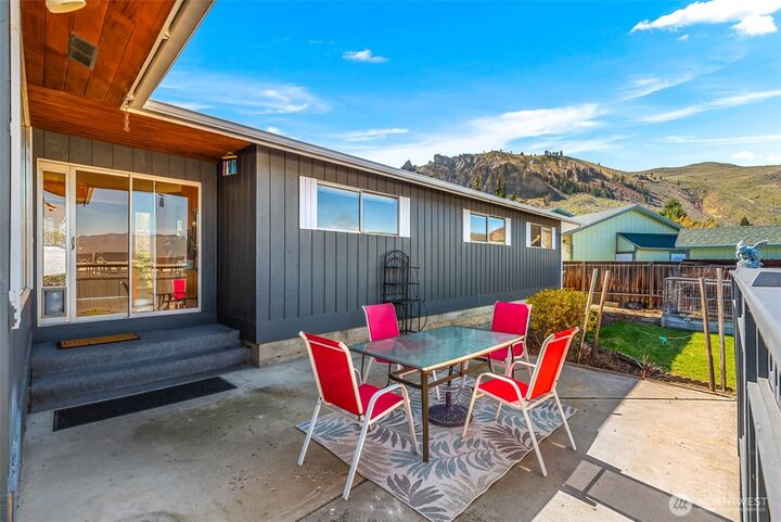 Property Photo:  1320  Seneca Street  WA 98801 