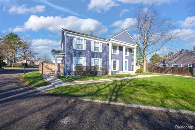 Property Photo: 23527 Stonehenge Boulevard 98 MI 48375