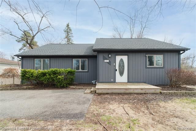 Property Photo: 4015 Green Lake Road MI 48324
