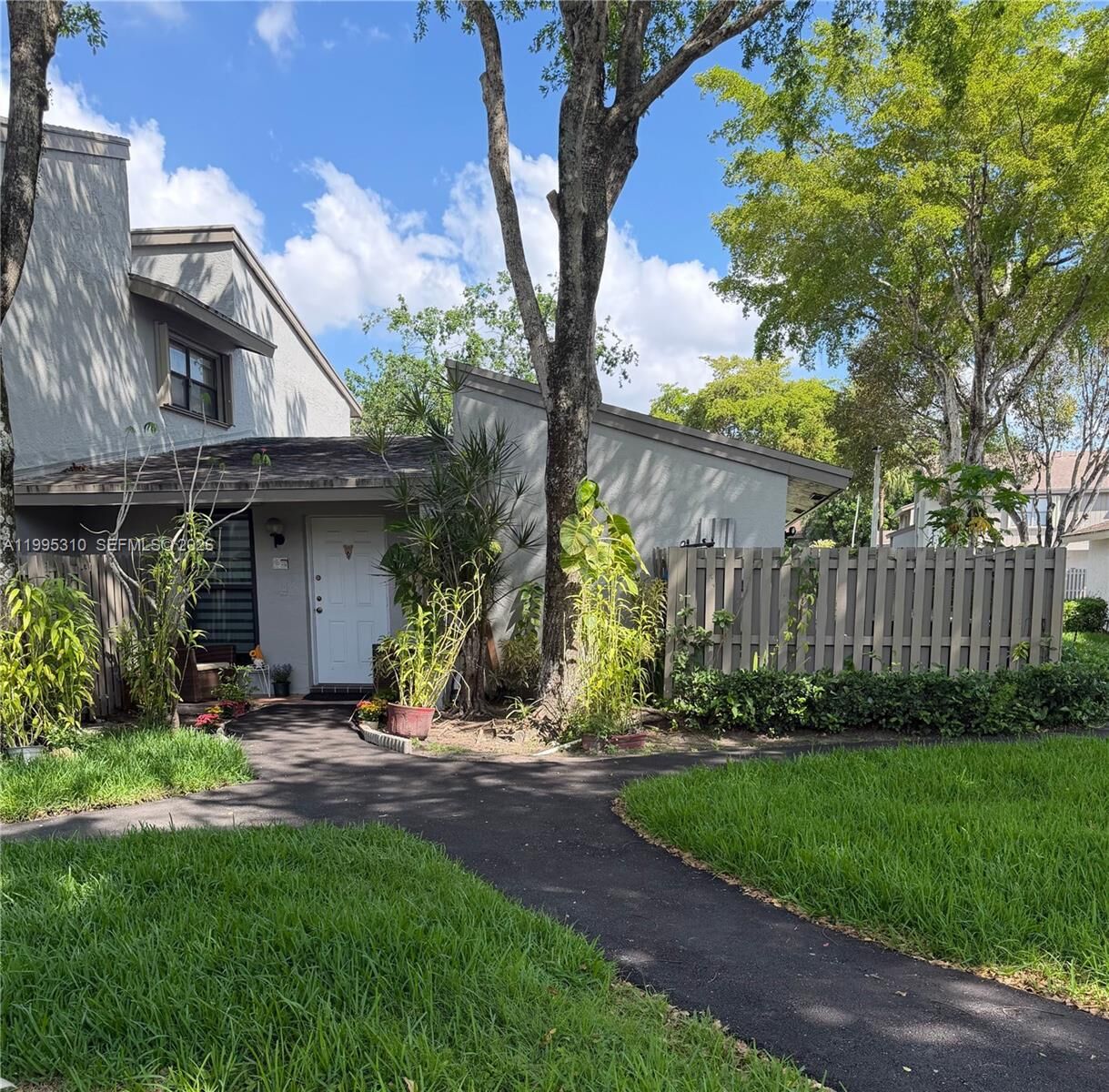 Property Photo:  10669 SW 113th Pl 84W  FL 33176 