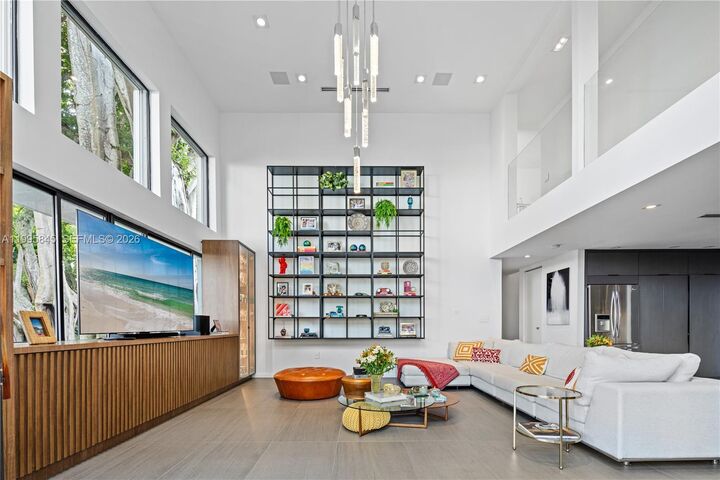 Property Photo: 4002 Kumquat Ave FL 33133