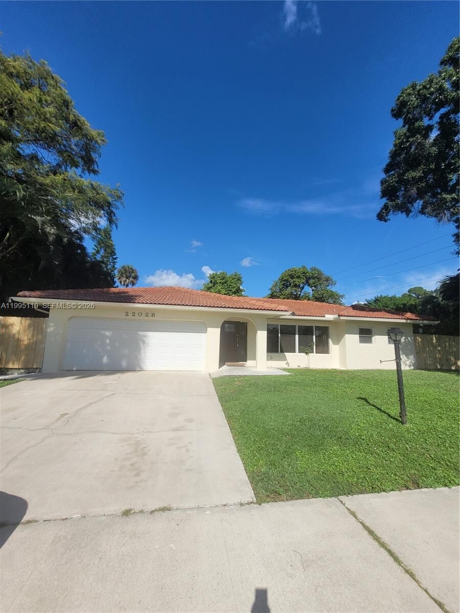 Property Photo: 22028 Acapulco Ct FL 33428
