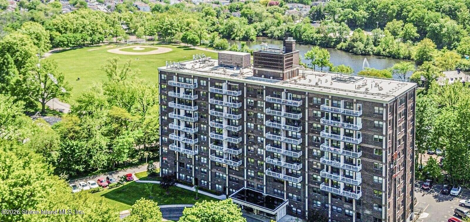 Property Photo:  1100 Clove Road 2B  NY 10301 