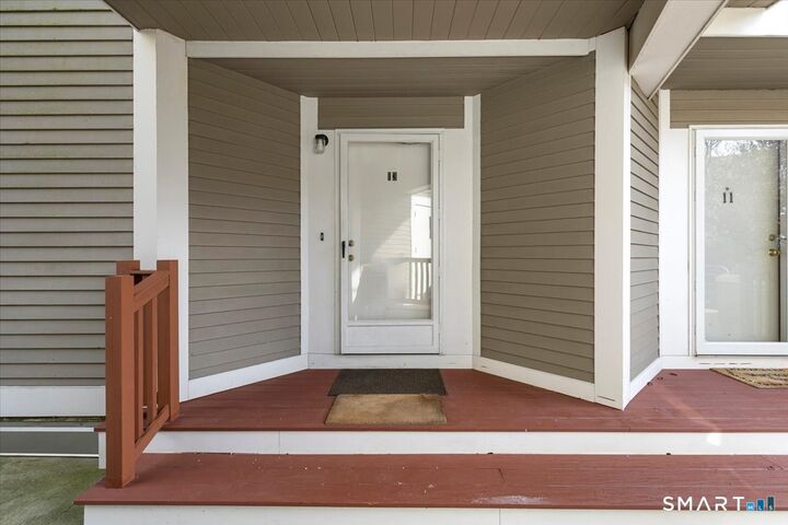 Property Photo:  13 Harbour Close 13  CT 06519 