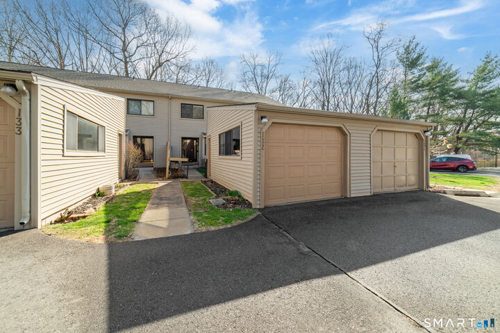Property Photo:  132 Farmington Chase Crescent 132  CT 06032 