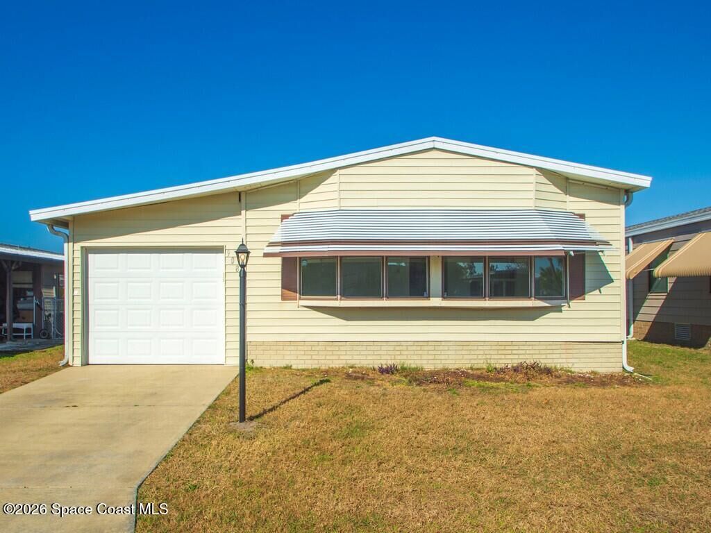 Property Photo: 908 Oleander Circle FL 32976