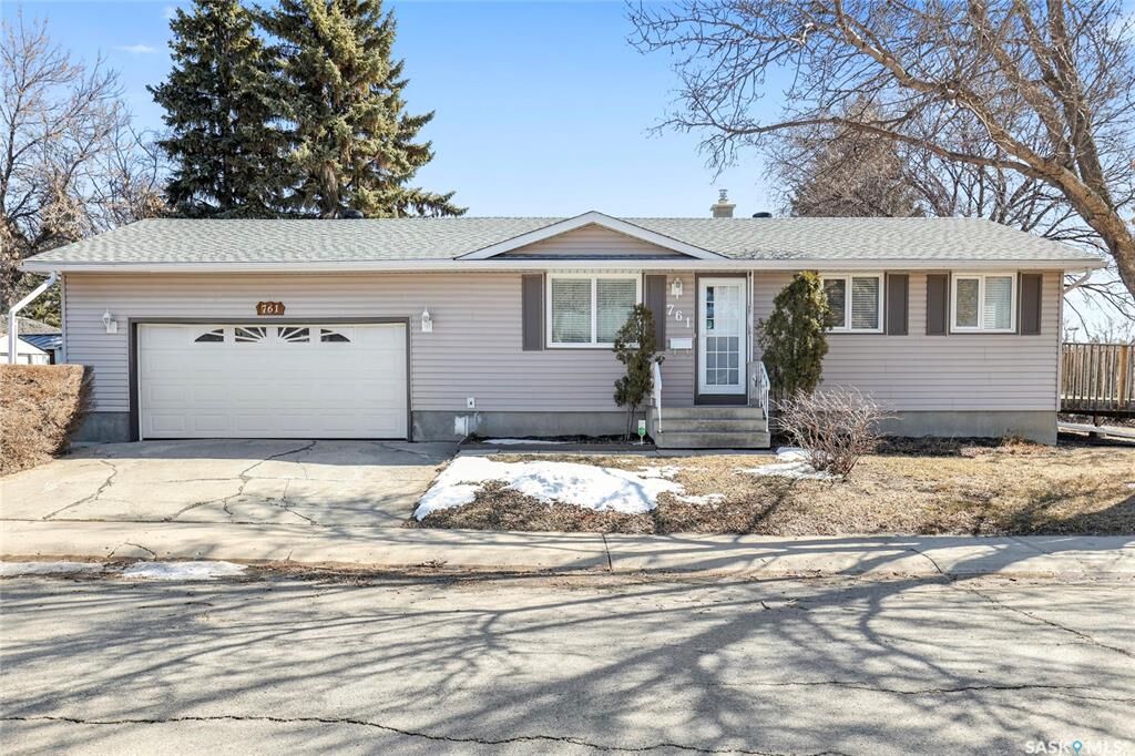 Property Photo:  761 Sneddon Street  SK S4T 6H3 