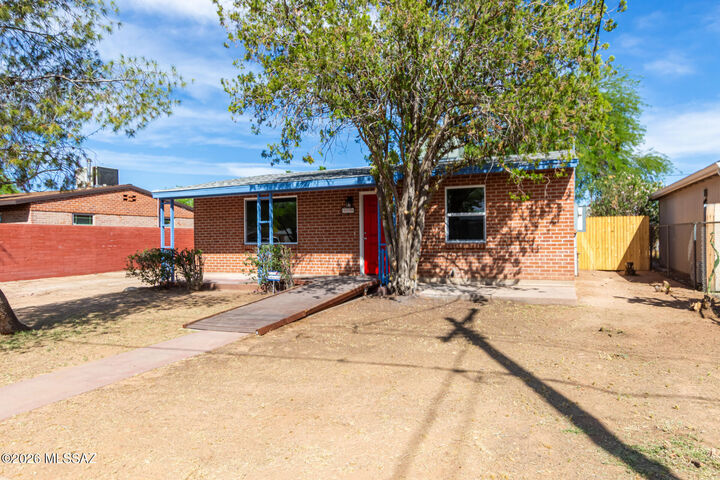 Property Photo:  718 N Benton Avenue  AZ 85711 