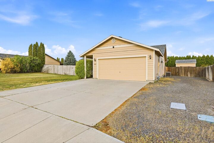 Property Photo:  4311 Brahman Ln  WA 99301 