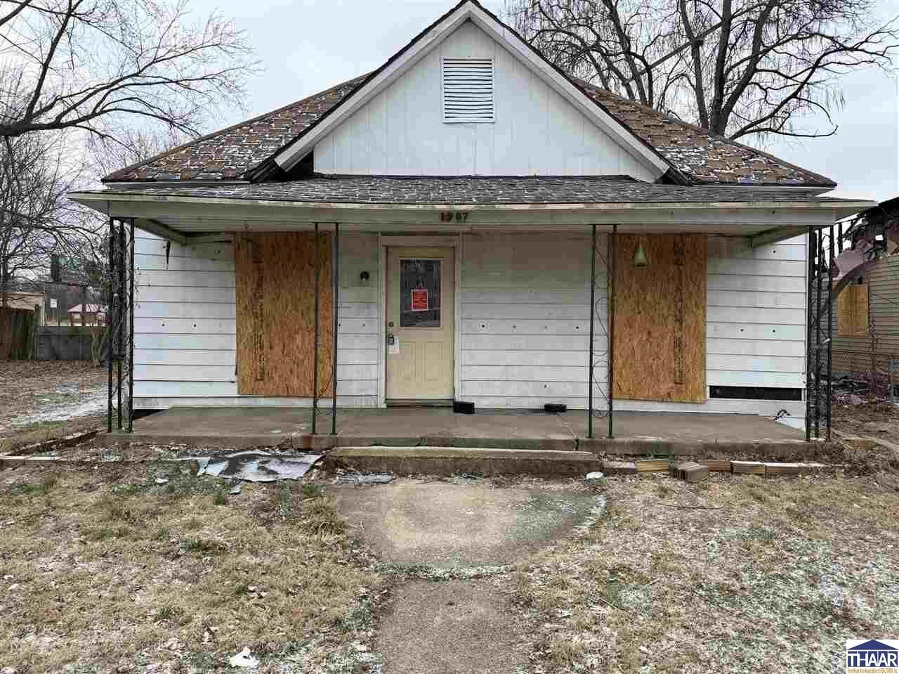 Property Photo:  1907 Woodlawn  IN 47804 