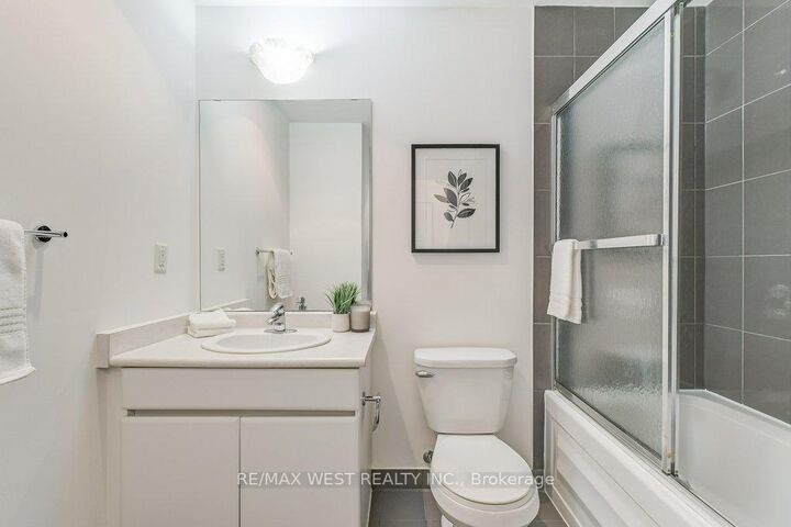 Property Photo: 30 Canterbury Place 501 ON M2N 0B9