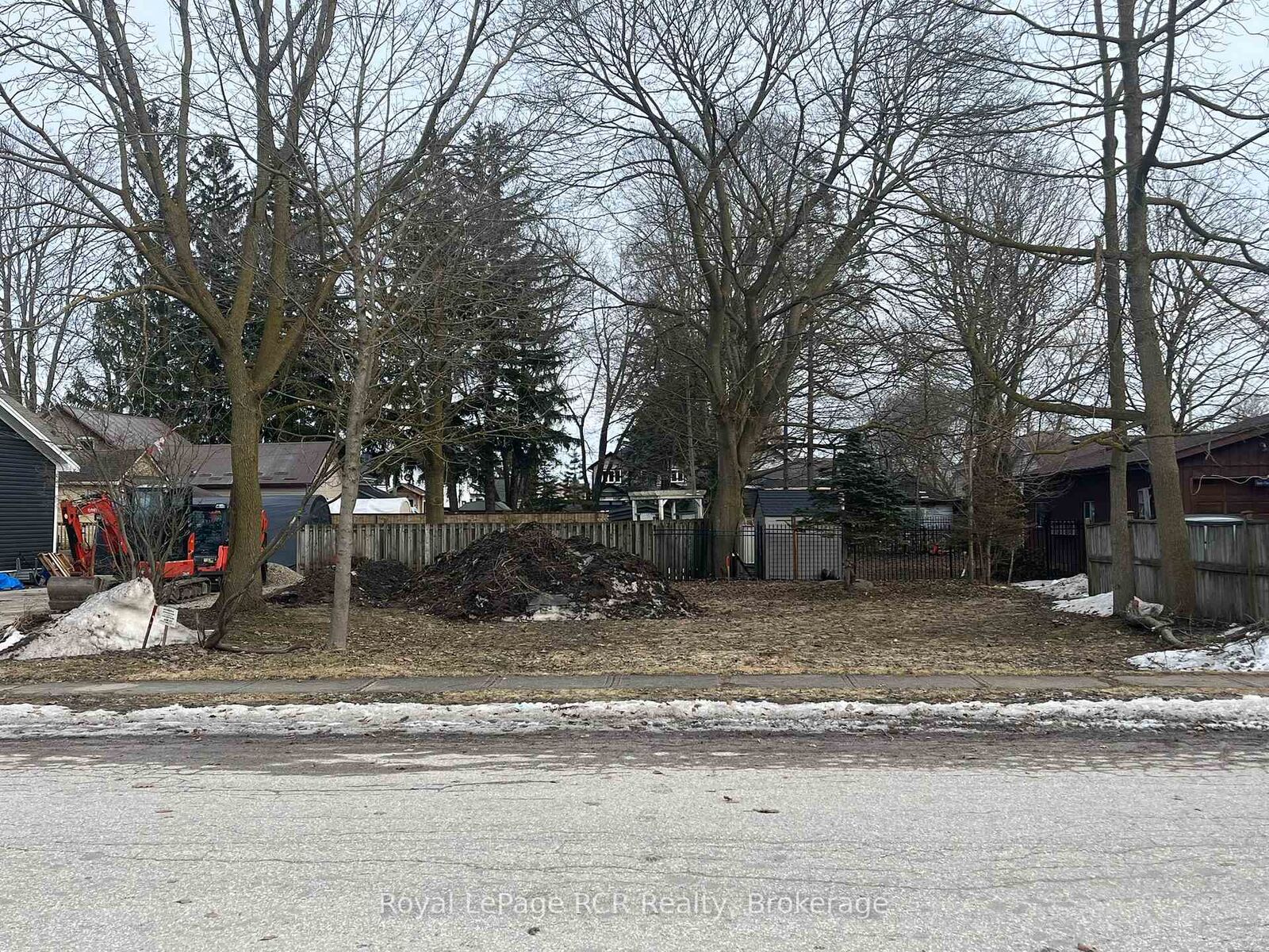 Property Photo:  240 Cumberland Street  ON N0G 2P0 