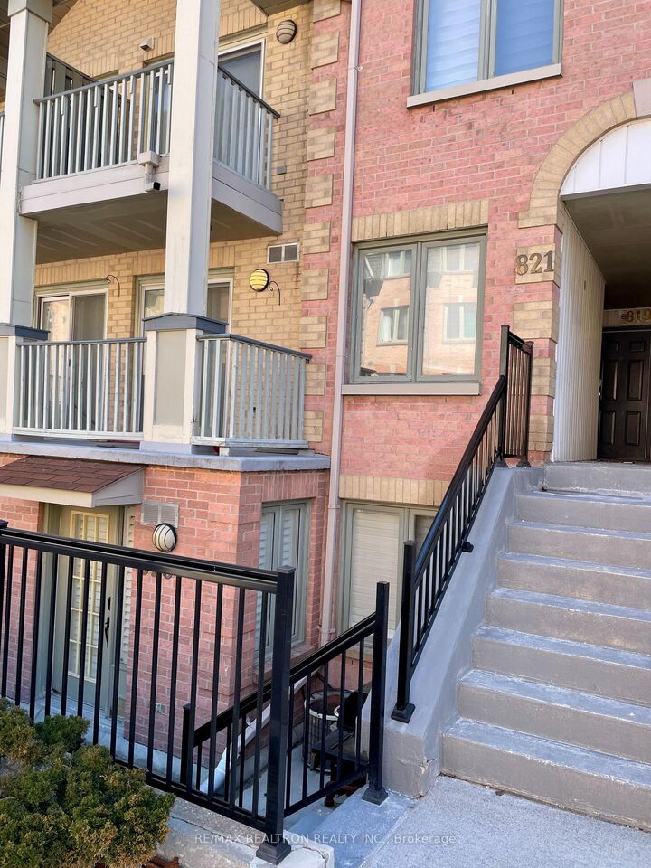 Property Photo:  75 Weldrick Road 821  ON L4C 0H9 