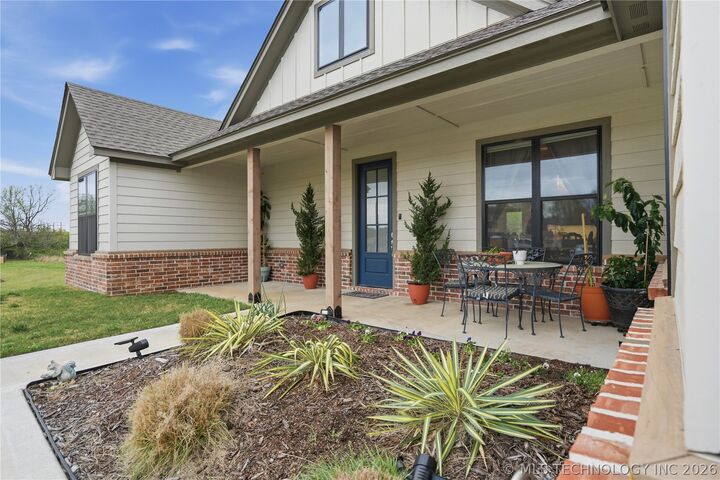 Property Photo:  25115 S 519 Road  OK 74451 