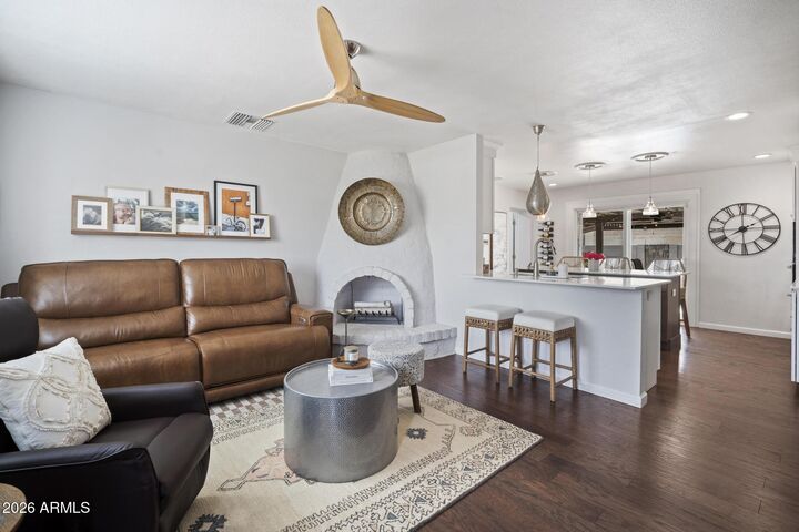 Property Photo: 720 N 72nd Place AZ 85257