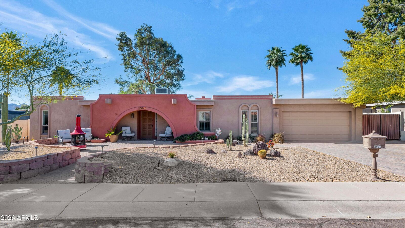 Property Photo:  2501 E Yucca Street  AZ 85028 