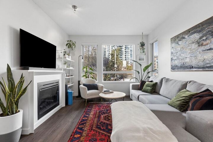 Property Photo: 217 W 8th Street 207 BC V7M 0C2