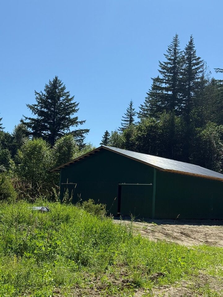Property Photo: 1153 Kosikar Road BC V2R 4X7