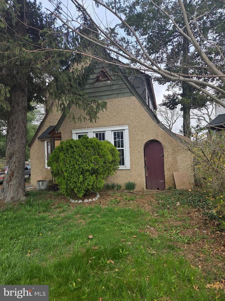 Property Photo:  584 Parkway Avenue  NJ 08618 