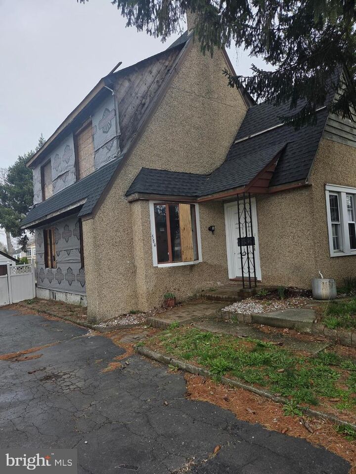 Property Photo:  584 Parkway Avenue  NJ 08618 