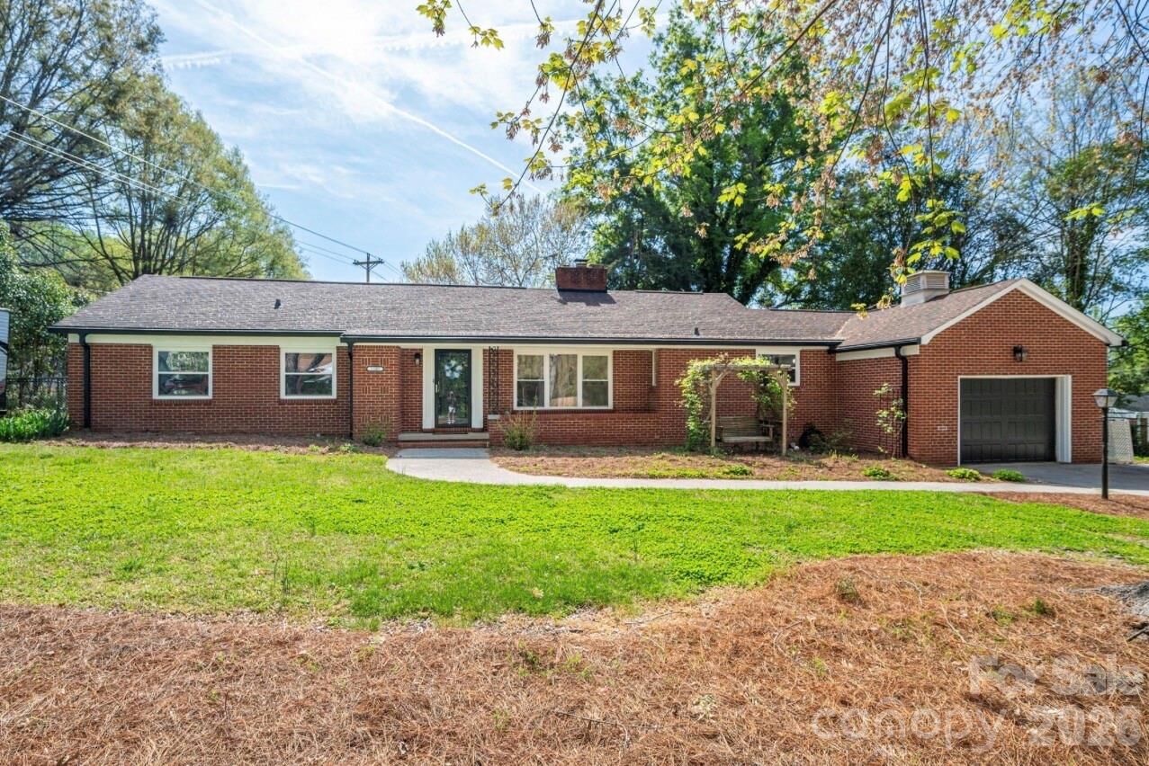 Property Photo: 1105 Hillcrest Drive NC 28021