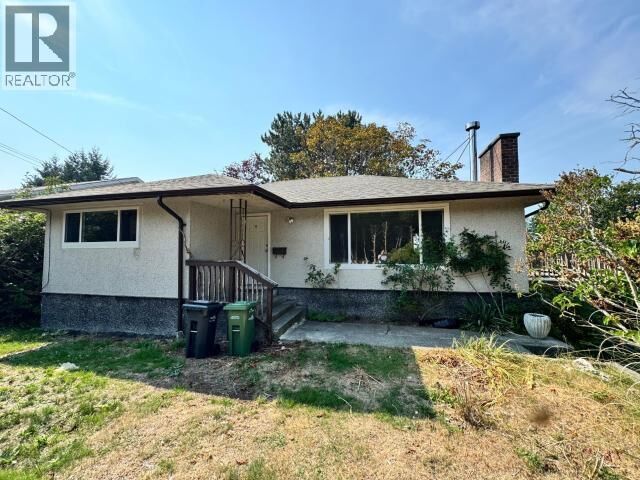 Property Photo: 4635 Fernwood Ave BC