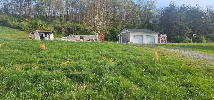 Property Photo:  185 Gallup Rd.  KY 41230 