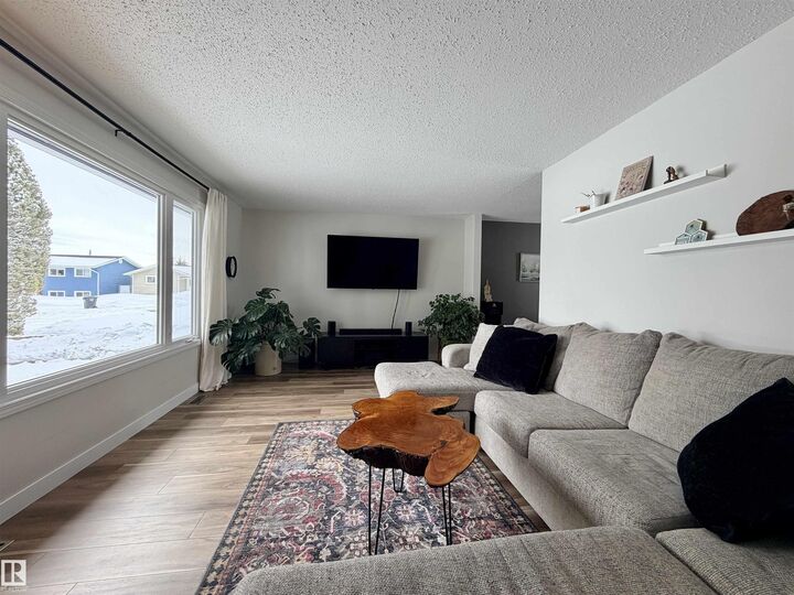 Photo de la propriété:  5206 56A Street  AB T0A 3A1 