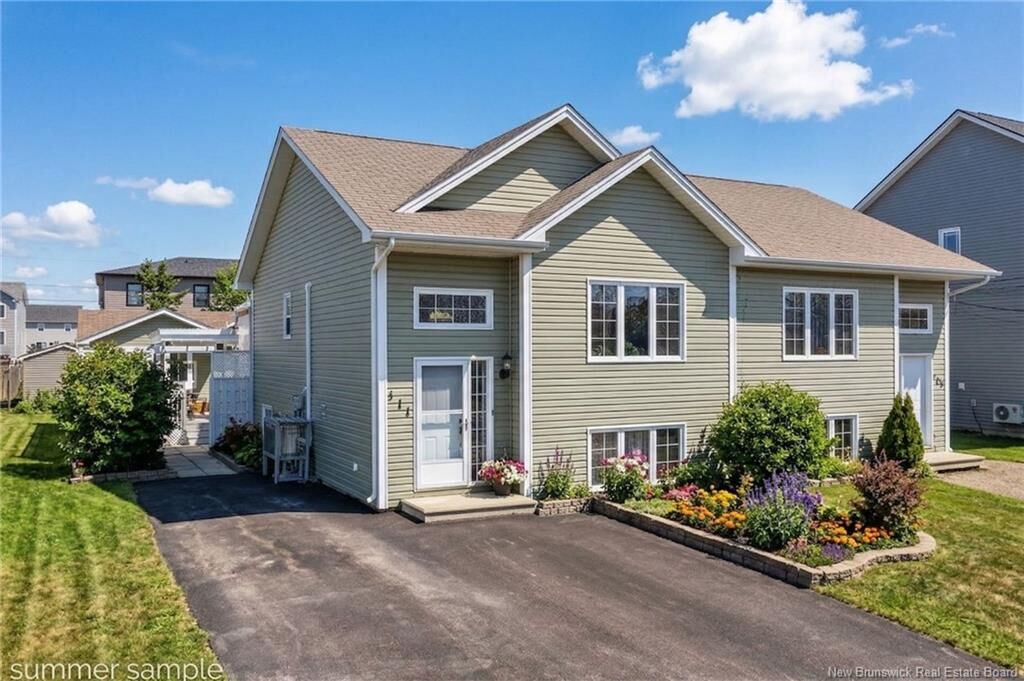 Photo de la propriété:  111 Holland Drive  NB E1G 0X5 