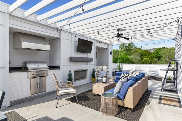 Property Photo:  452 Plateau Place NW  GA 30309 