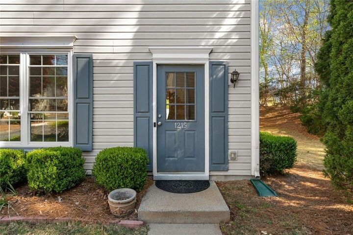 Property Photo:  1215 Whitestone Ridge  GA 30005 