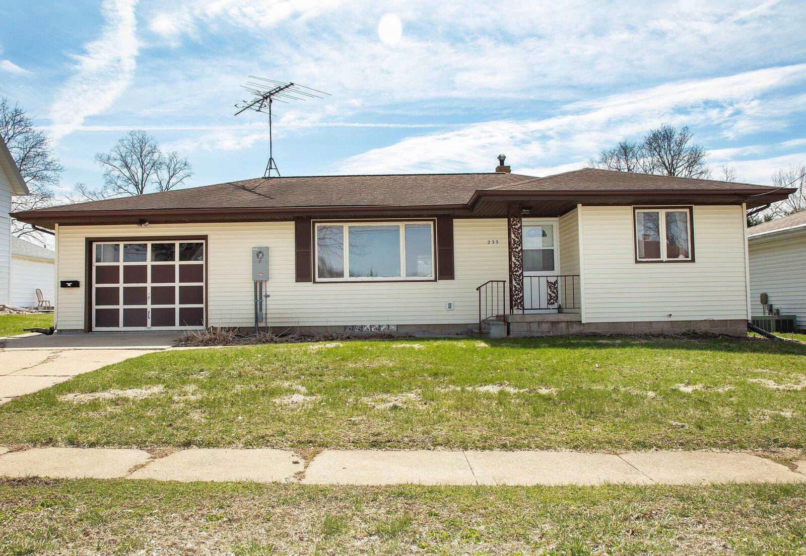Property Photo:  235 E Franklin Street  IA 50622 