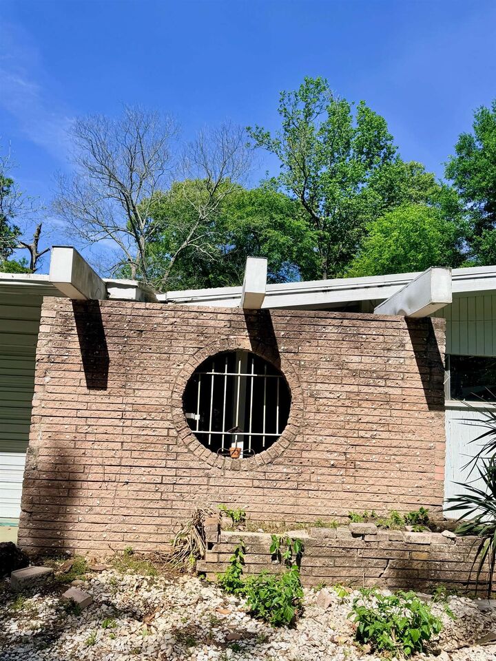 Property Photo: 1021 Le Duke Blvd TX 75601-4038