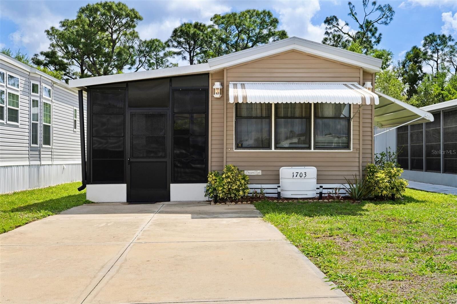 Property Photo: 1703 N Manatee Loop FL 33950