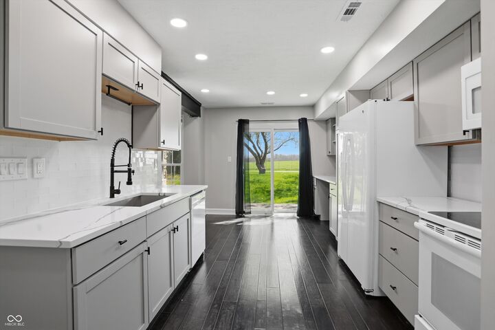 Property Photo:  7507 Choate Court  IN 46254 