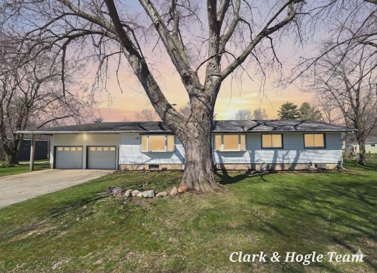 Property Photo: 645 E Lyons Street MI 48851