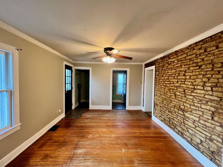 Property Photo:  703 S 7th Avenue  IL 60174 