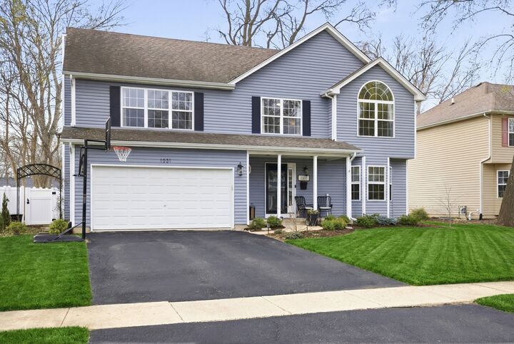 Property Photo:  1331 S 7th Street  IL 60174 