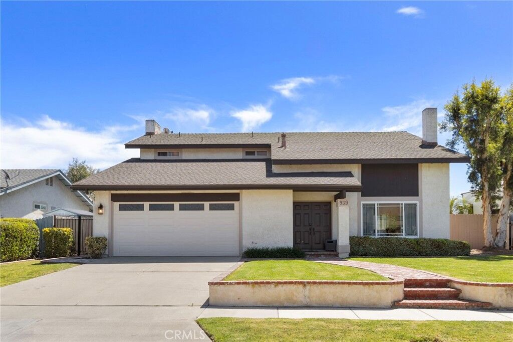 Property Photo:  939 Nottingham  CA 92878 