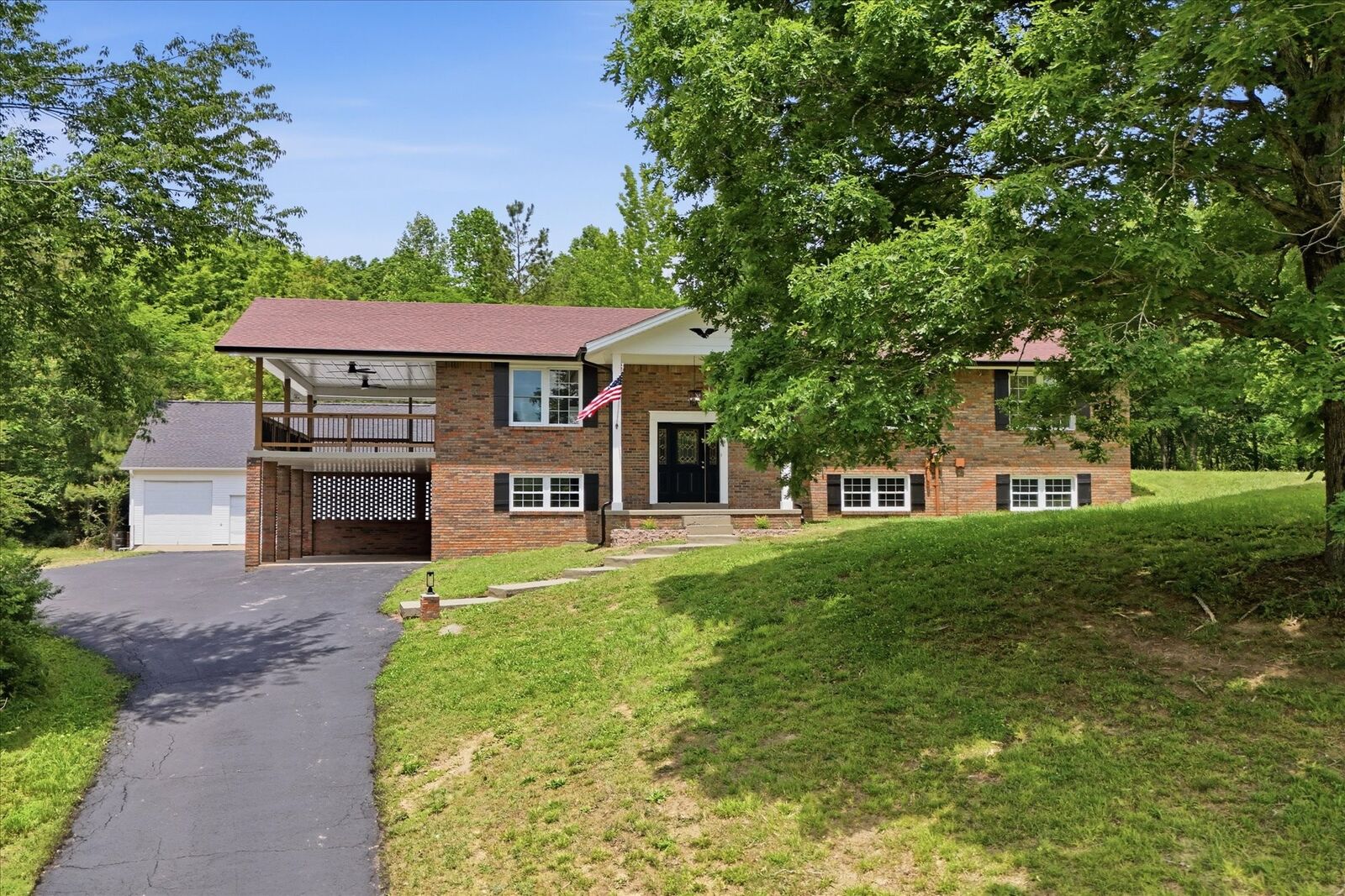 Property Photo: 1802 Waynesboro Hwy TN 38462