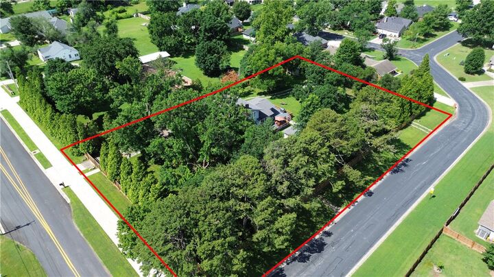 Property Photo:  901 McCollum Drive  AR 72712 
