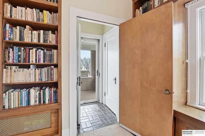 Property Photo:  513 S 58 Street  NE 68106 