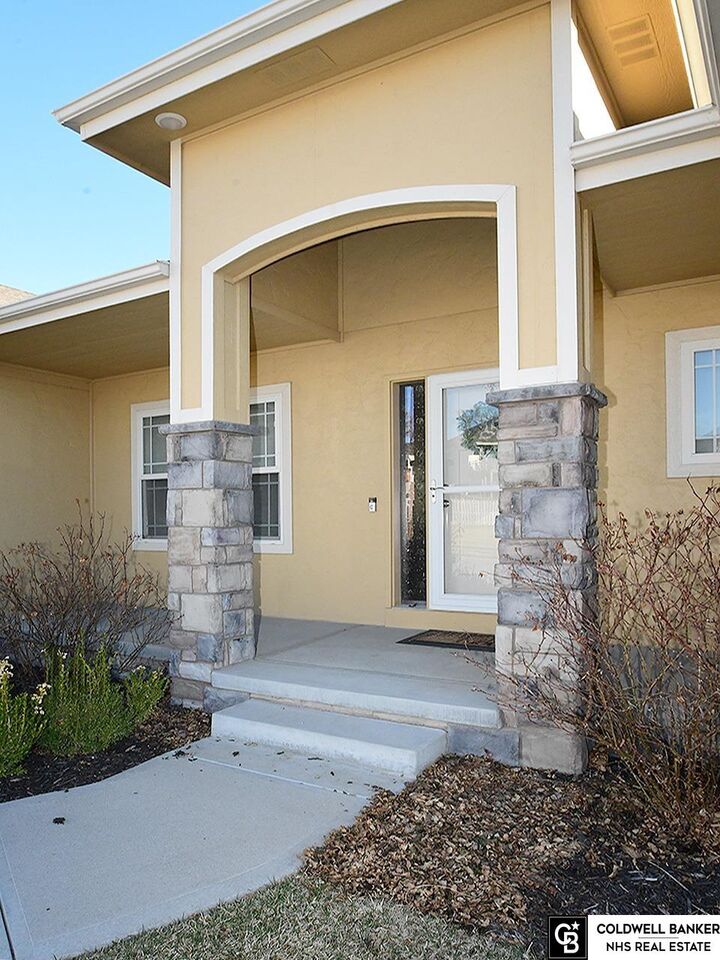 Property Photo:  2549 N 187th Avenue  NE 68022 