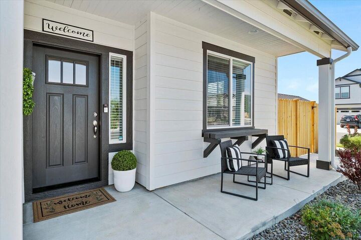 Property Photo:  1592 NW Varnish Place  OR 97756 